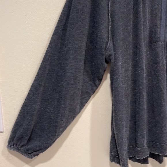 Oversized Free People top. Medium - Picture 5 of 6